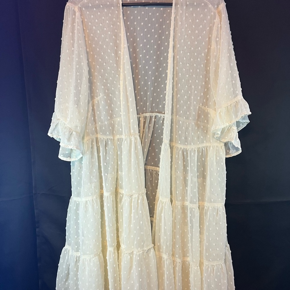 Torrid Pull over White Size 2 EUC